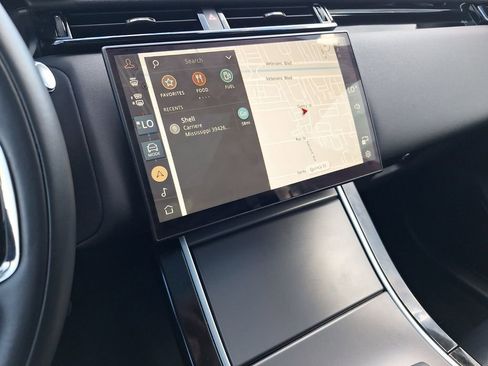 Used 2025 Land Rover Range Rover Velar Dynamic SE image 21