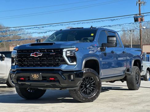 Used 2024 Chevrolet Silverado 2500 ZR2 w/ Technology Package AWD/4WD image 3