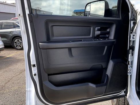 Used 2018 RAM 2500 Tradesman w/ Chrome Appearance Group image 26