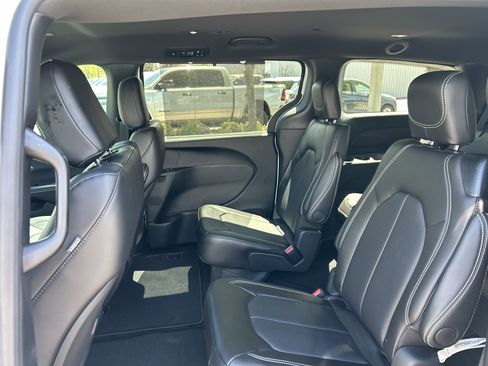 New 2026 Chrysler Pacifica Select image 46