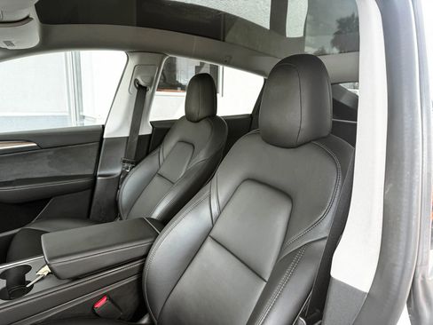 Used 2022 Tesla Model Y Performance AWD/4WD image 22