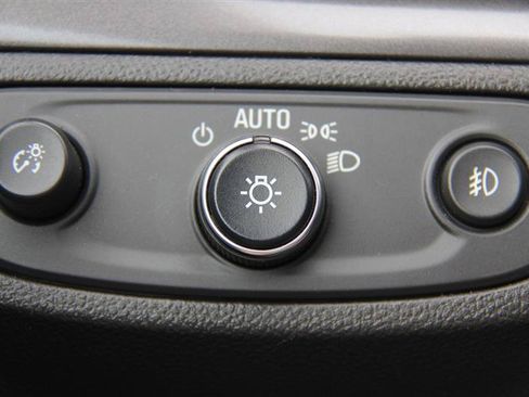 Used 2019 Buick Encore Essence AWD/4WD image 35