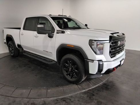 Used 2025 GMC Sierra 2500 AT4 image 4