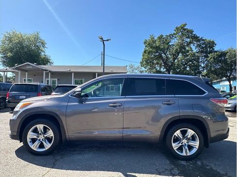 Used 2015 Toyota Highlander Limited Platinum AWD/4WD image 4
