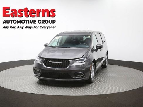 Used 2023 Chrysler Pacifica Touring-L FWD image 55