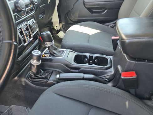 Certified 2022 Jeep Gladiator Sport AWD/4WD image 12