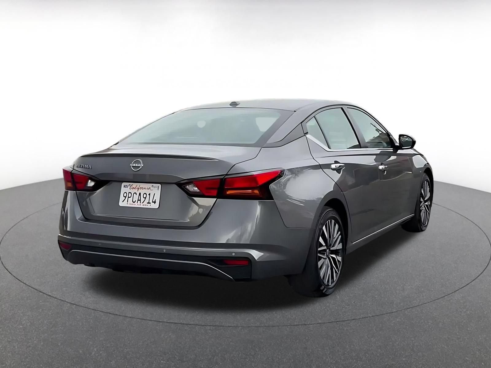 Used 2025 Nissan Altima 2.5 SV FWD image 13