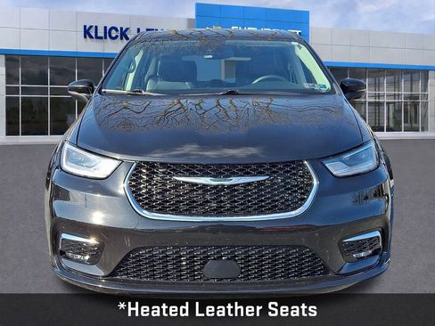 Used 2023 Chrysler Pacifica Touring-L image 2