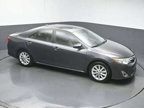 Used 2013 Toyota Camry XLE w/ Leather Pkg FWD image 35