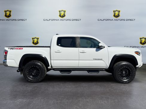 Used 2022 Toyota Tacoma TRD Off-Road AWD/4WD image 6
