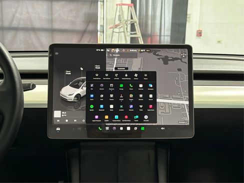 Used 2022 Tesla Model Y Long Range image 30