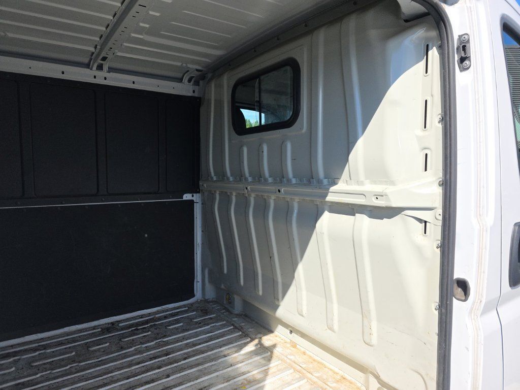 Used 2025 RAM ProMaster 2500 w/ Convenience Group FWD image 8