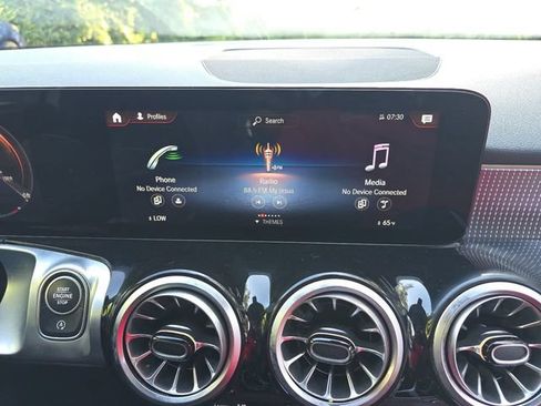 Used 2022 Mercedes-Benz GLB 250 image 19