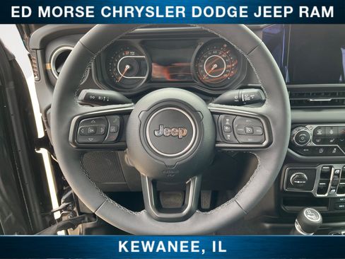 Used 2025 Jeep Gladiator Sport AWD/4WD image 12