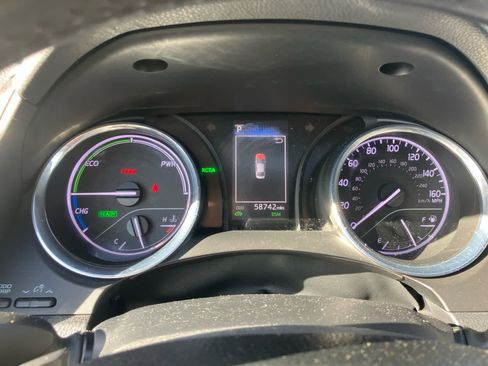 Used 2020 Toyota Camry SE w/ Sunroof Package FWD image 5