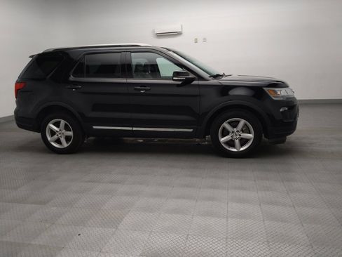 Used 2018 Ford Explorer XLT w/ Equipment Group 201A FWD image 11