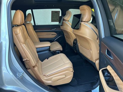 Used 2025 Jeep Grand Cherokee L Summit w/ Advanced Protech Group IV image 27