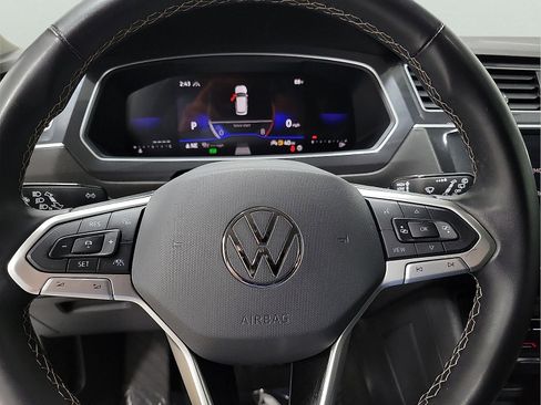 Used 2024 Volkswagen Tiguan SE AWD/4WD image 17
