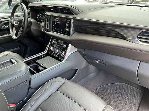 Used 2022 GMC Yukon Denali w/ Denali Premium Package AWD/4WD image 22