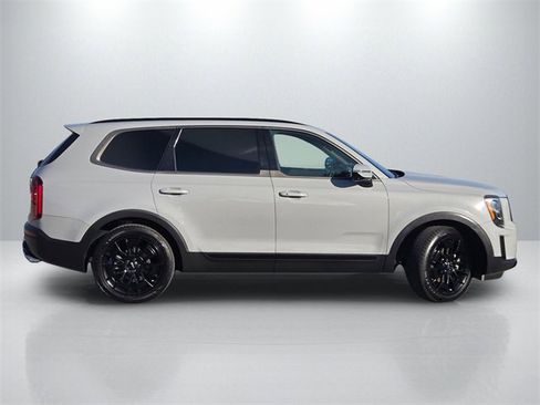 Used 2022 Kia Telluride SX w/ Nightfall Edition Package image 3