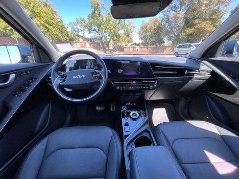 Used 2024 Kia Niro SX Touring FWD image 3