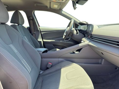 Used 2023 Hyundai Elantra SEL w/ Convenience Package FWD image 17