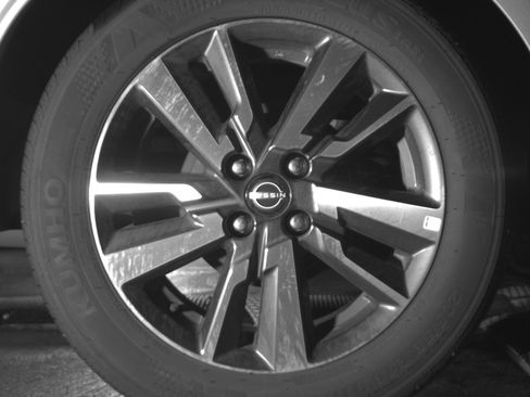 Used 2025 Nissan Versa SV FWD image 15