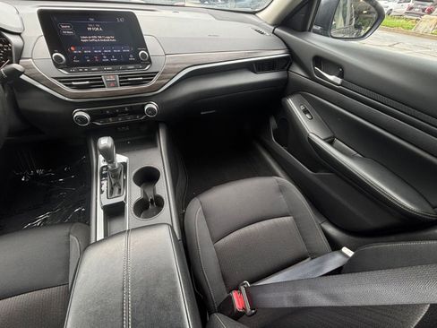 Used 2025 Nissan Altima 2.5 SV FWD image 35