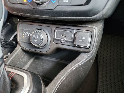 Used 2023 Jeep Renegade Trailhawk AWD/4WD image 31