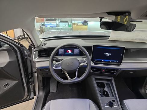 New 2026 Volkswagen Tiguan SE FWD image 14