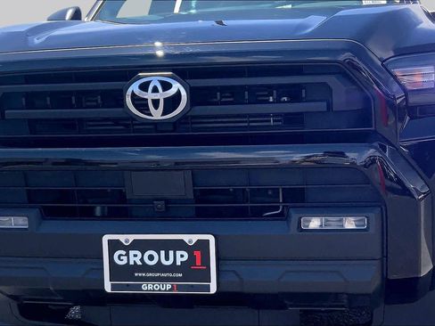 Used 2025 Toyota 4Runner SR5 AWD/4WD image 30