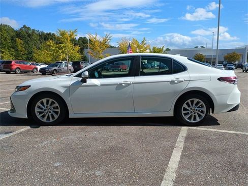 Used 2023 Toyota Camry LE image 7