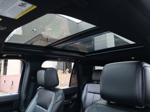 Used 2021 Ford Expedition XLT image 27