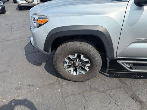 Used 2022 Toyota Tacoma TRD Off-Road w/ Technology Package AWD/4WD image 9