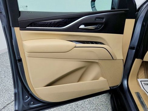 Used 2021 Cadillac Escalade ESV Premium Luxury image 11