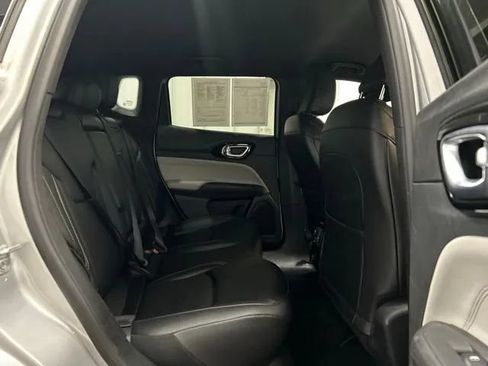 Used 2025 Jeep Compass Limited AWD/4WD image 17