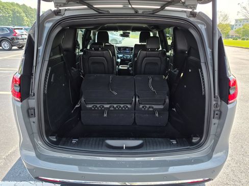 Used 2025 Chrysler Pacifica Select FWD image 30
