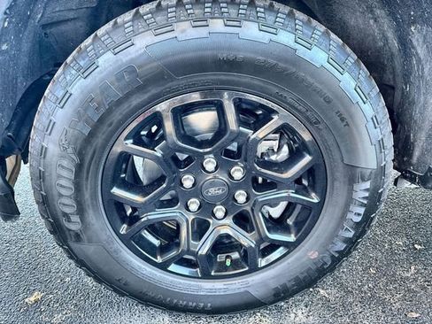 Used 2022 Ford F150 Lightning Lariat image 19