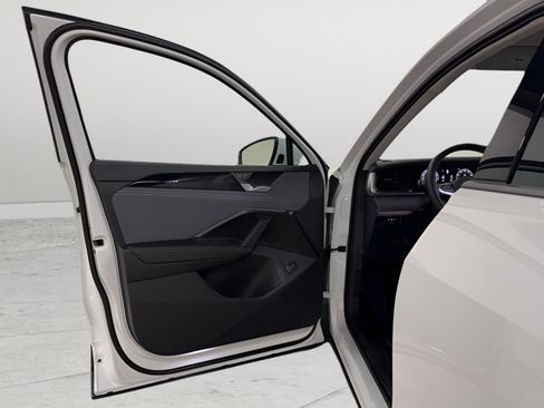 New 2026 Volkswagen Tiguan SE image 18