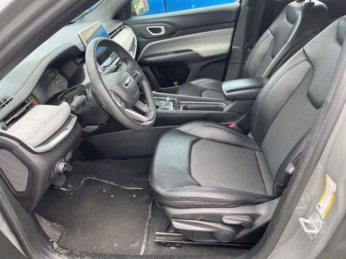 Used 2024 Jeep Compass Latitude AWD/4WD image 8