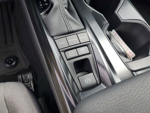 Used 2025 Toyota Camry LE image 14