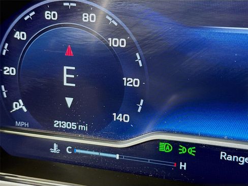 Used 2023 Chevrolet Silverado 1500 LT image 2