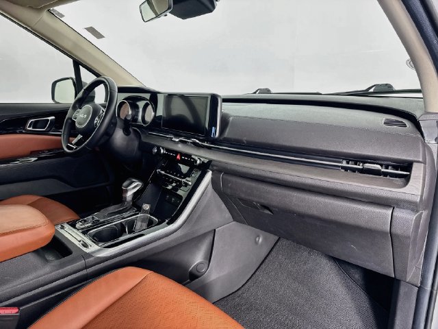 Used 2022 Kia Carnival SX FWD image 31