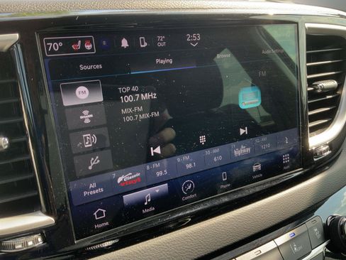 Used 2023 Chrysler Pacifica Touring-L FWD image 34