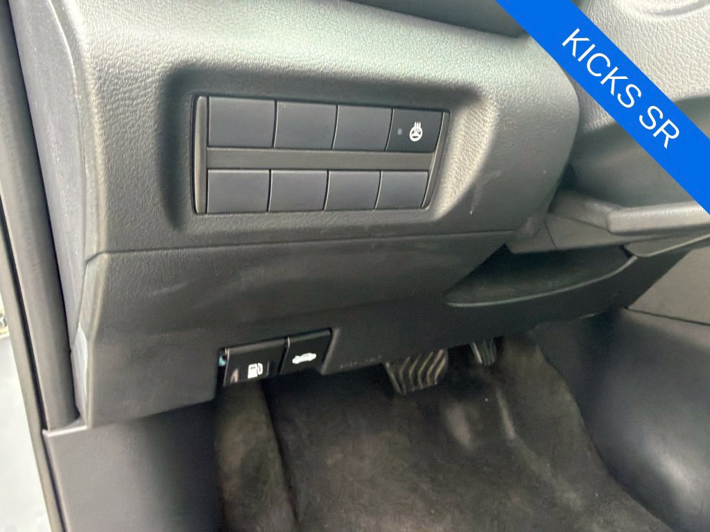 Used 2023 Nissan Kicks SR w/ SR Premium Package FWD image 11