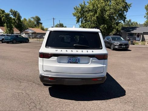 Used 2022 Jeep Wagoneer Series III AWD/4WD image 11