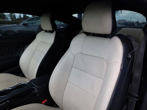 Used 2017 Ford Mustang GT Premium RWD image 6