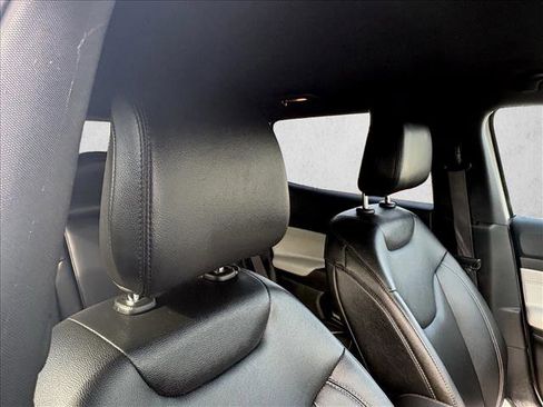 Used 2025 Jeep Compass Limited image 23