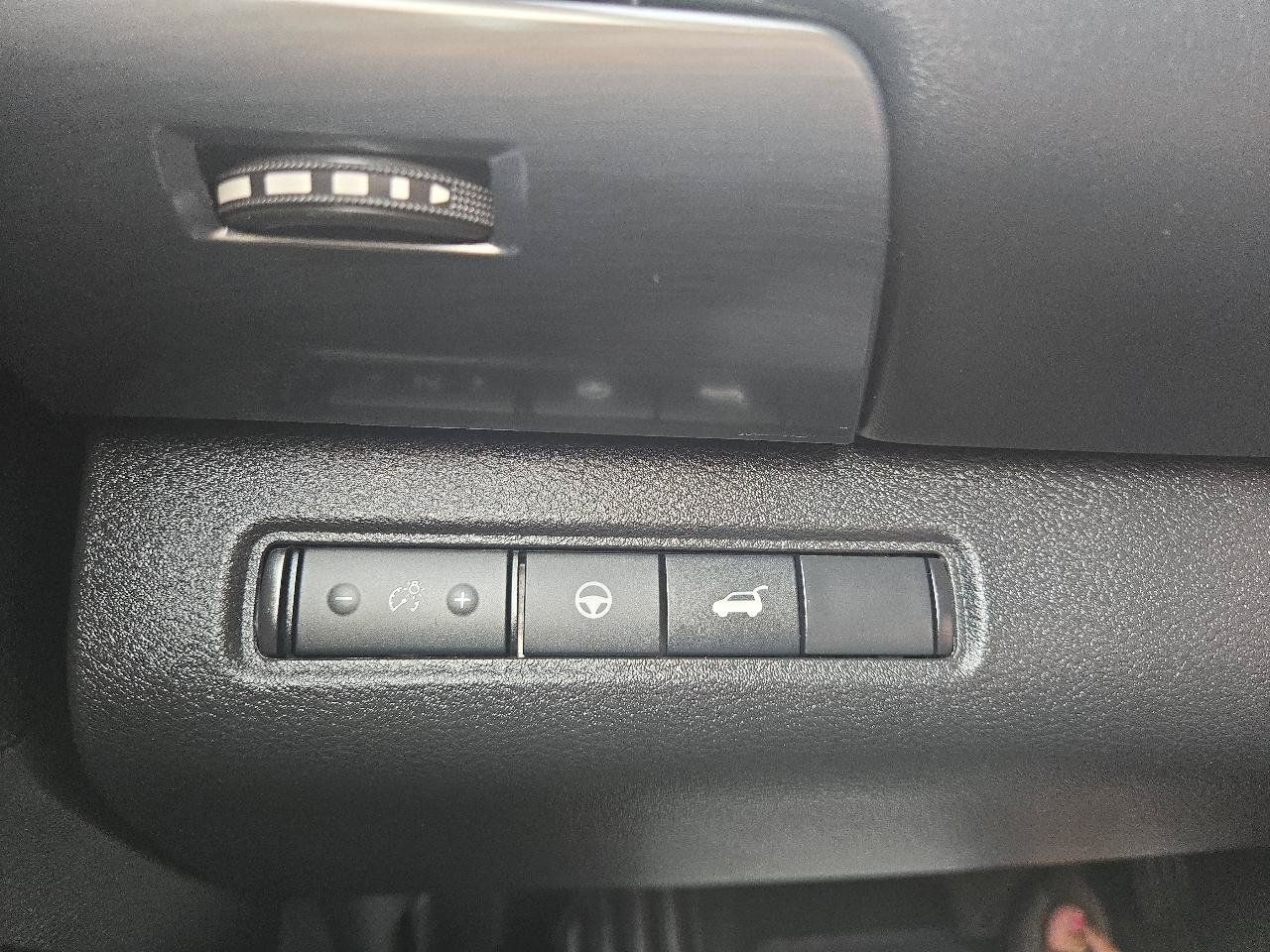 Used 2023 Nissan Pathfinder SL AWD/4WD image 24