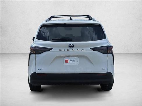 Certified 2025 Toyota Sienna LE FWD image 6